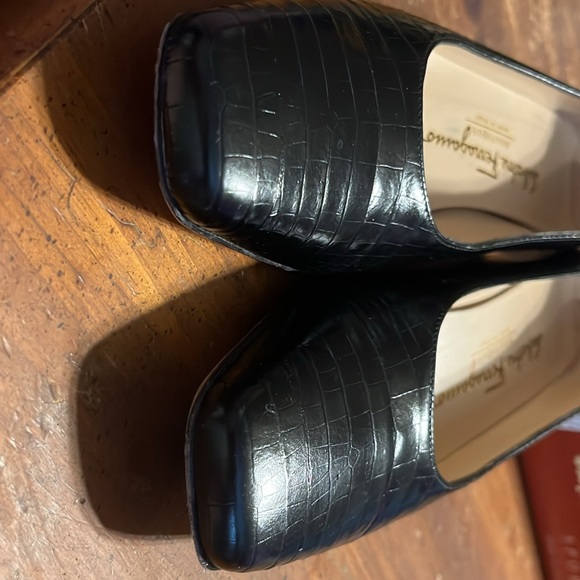 Women’s Salvatore Ferragamo
Low chunky heels black size 8.5 3A crocodile print - Picture 8 of 9